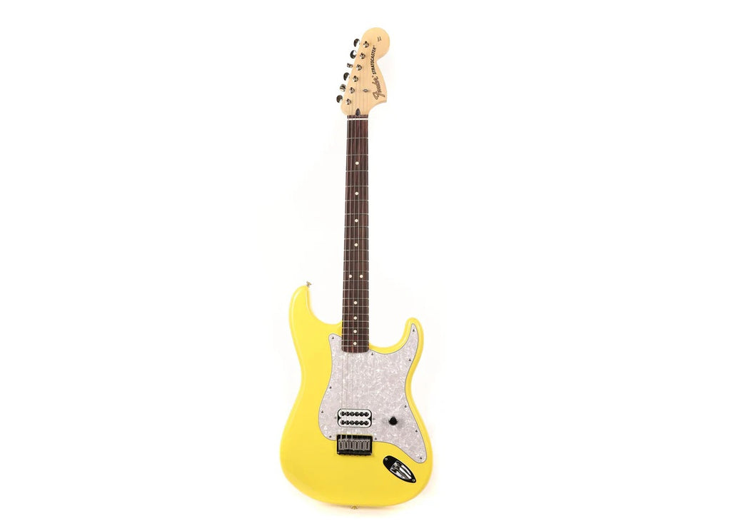 a...FENDER USA Limited Edition Tom DeLonge Stratocaster Graffiti YELLOW 2023 GUITAR w/BLACK CASE PRE-OWNED