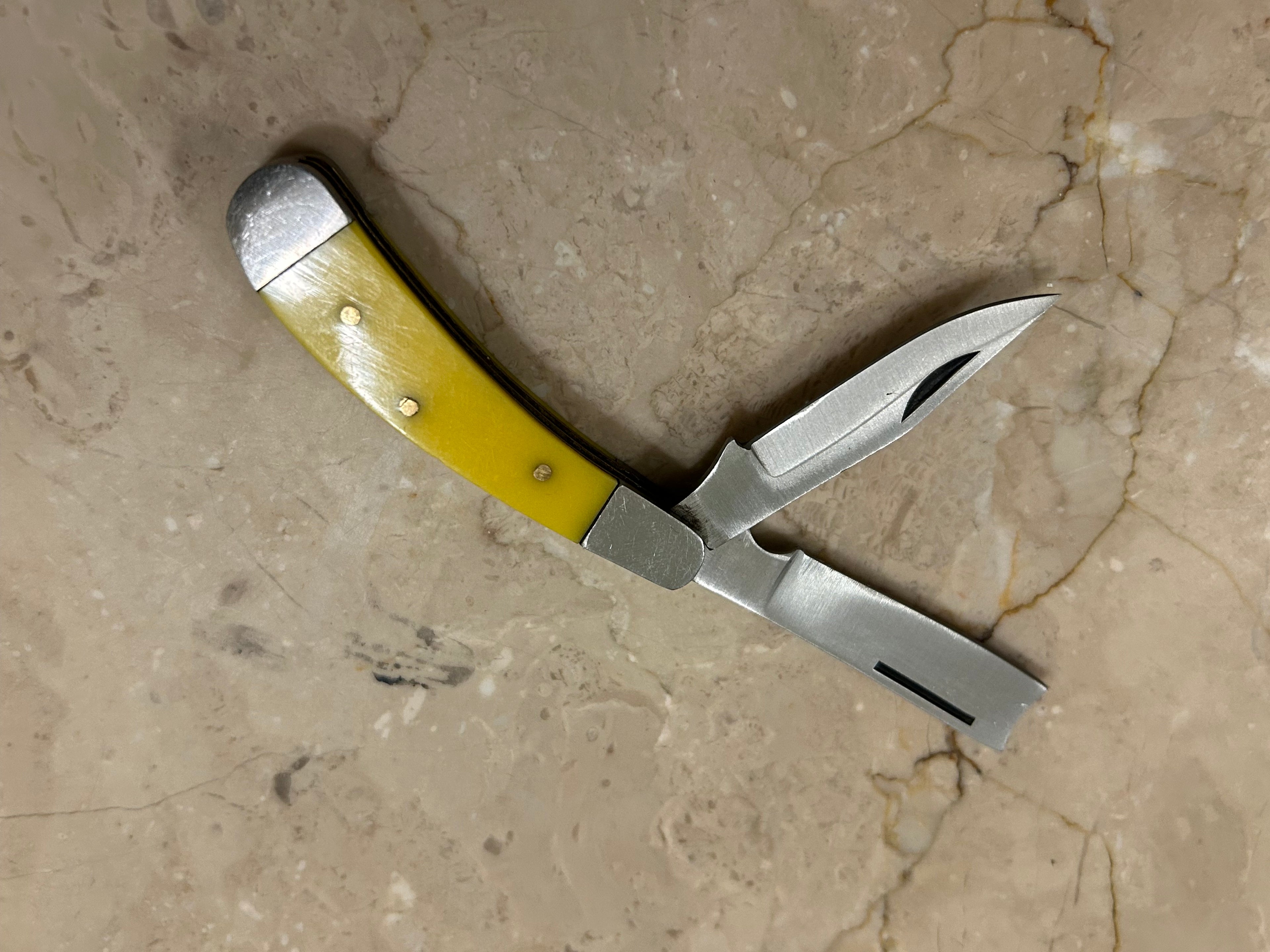 SS...TC RAZOR YELLOW BAKELIGHT HANDLE 2 BLADE STAINLESS STEEL MANUAL VINTAGE KNIFE USED