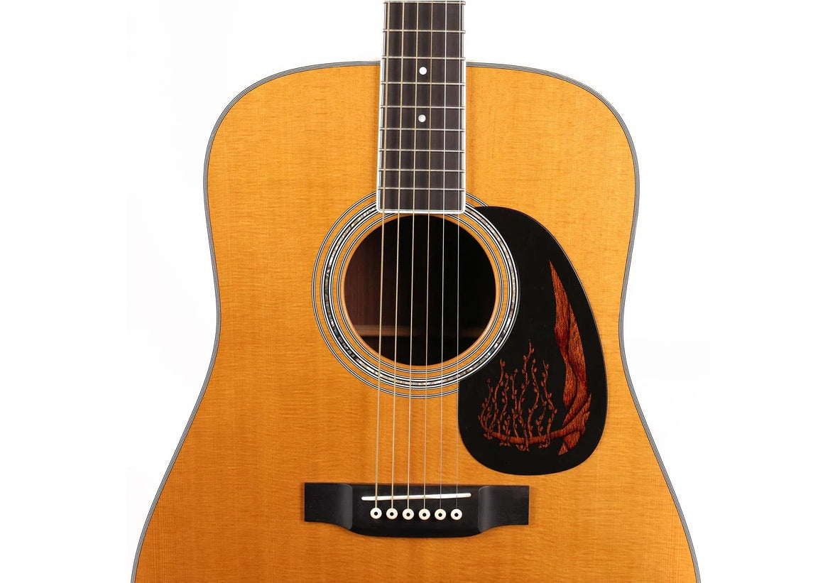 a...MARTIN USA Dreadnought Acoustic Guitar 2001 PRE-OWNED